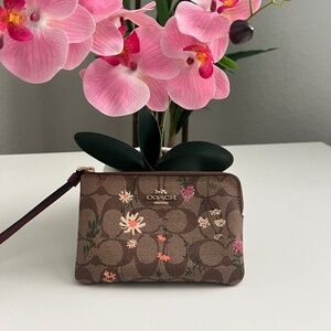 Coach corner zip wristlet in wildflower print